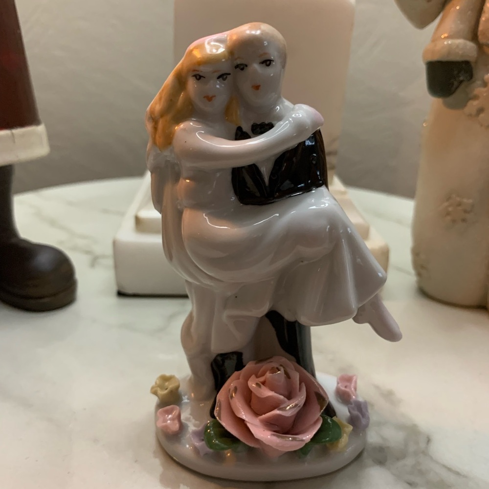 Vtg. Porcelain wedding cake topper